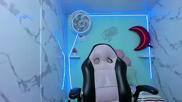 nicol_ross19's cam snapshot