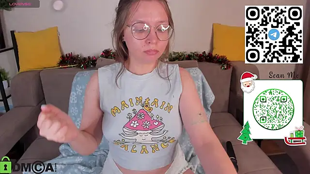 Nuura_Moore's cam snapshot