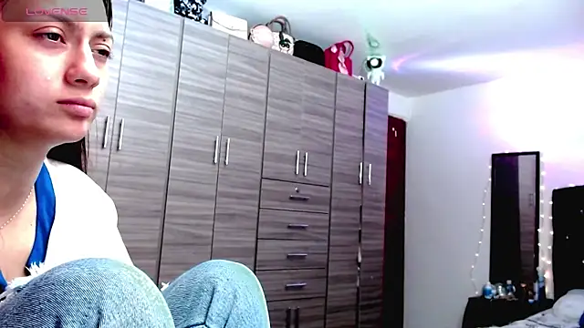 holy_juli's cam snapshot