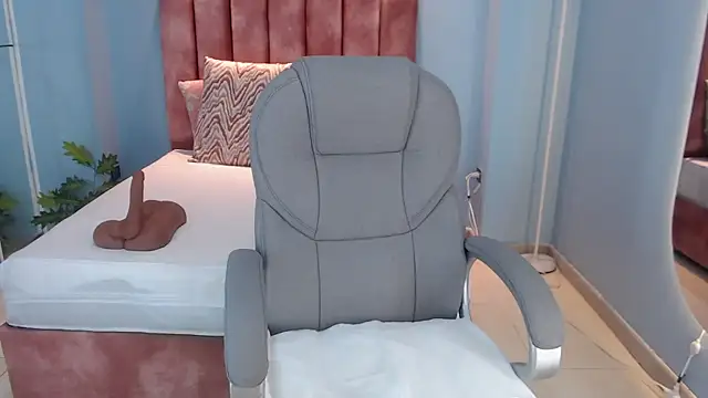 Violetta_rainbow's cam snapshot