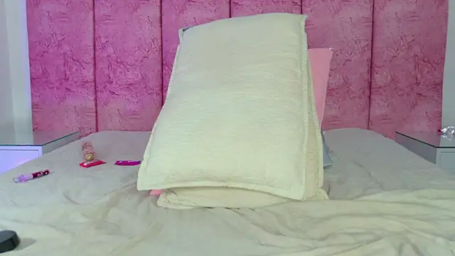 emmacurvy's cam snapshot