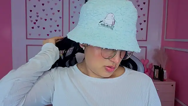 tamara_brown_t's cam snapshot