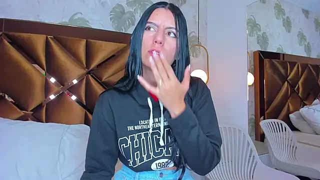 Alexa-Lynx's cam snapshot