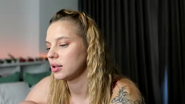 LilyFlamee's cam snapshot