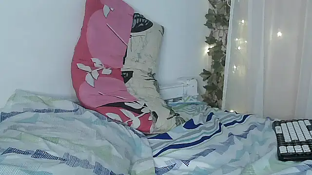 lunahototinparis18's cam snapshot