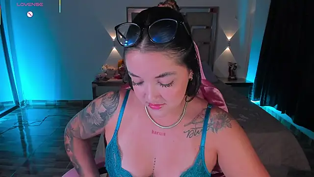 lunaarose's cam snapshot