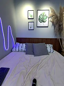 MIAROGGERSS live sex cam