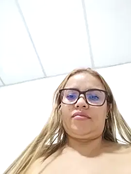 Esmeralda13's cam snapshot