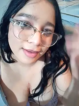 Leslydeleon23 live sex cam