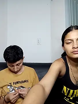 Mei_and_Gaby's cam snapshot