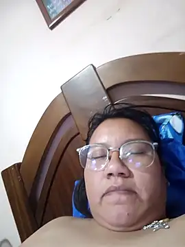 AriPMG's cam snapshot