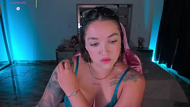 lunaarose's cam snapshot