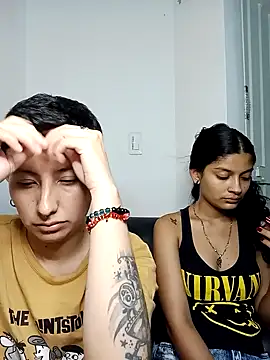 Mei_and_Gaby's cam snapshot