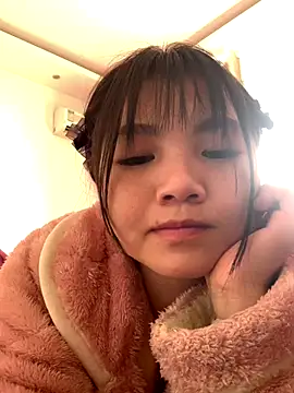 Emlyly-18's cam snapshot