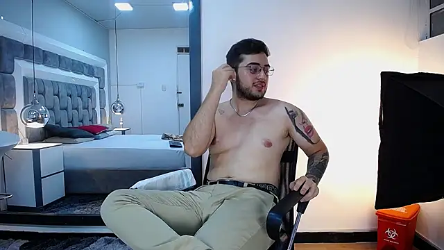 Ethan_Greys's cam snapshot