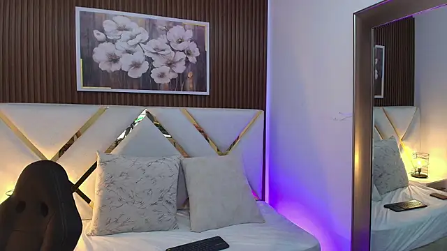 Emelie_Ch1's cam snapshot