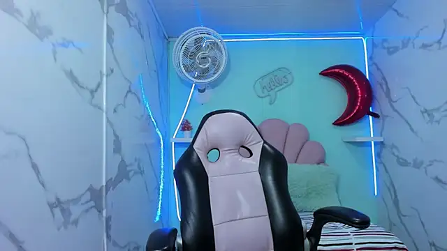 nicol_ross19's cam snapshot