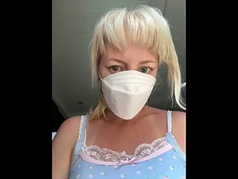 RonnieKiss live sex cam