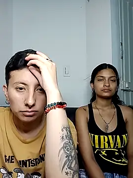 Mei_and_Gaby's cam snapshot