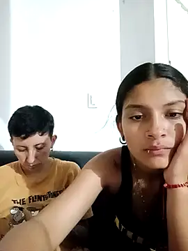 Mei_and_Gaby's cam snapshot