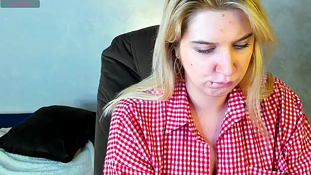 SoftLana's cam snapshot