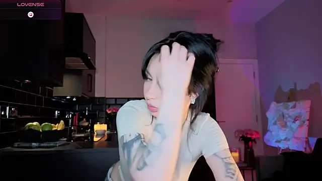 -_Alice's cam snapshot