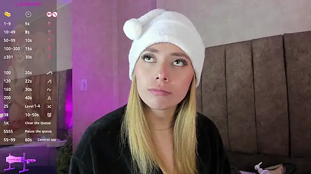 LanaMills_'s cam snapshot