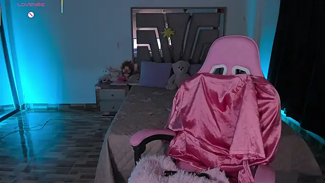 lunaarose's cam snapshot