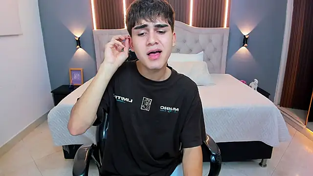 Tommy18__ live sex cam