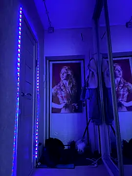 LaraHollywood live sex cam