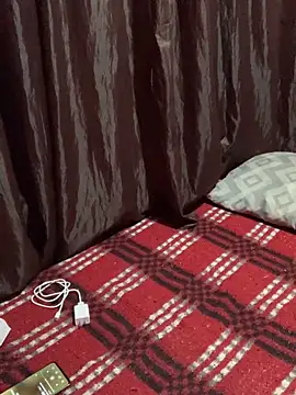 Alicecow20_UwU's cam snapshot