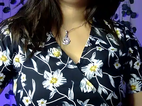 Aaliya02's cam snapshot