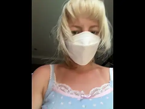 RonnieKiss live sex cam