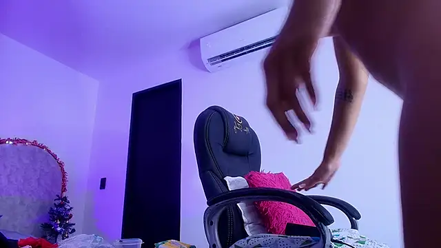 naomi_kyse's cam snapshot