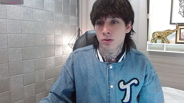 Iantwink18 live sex cam