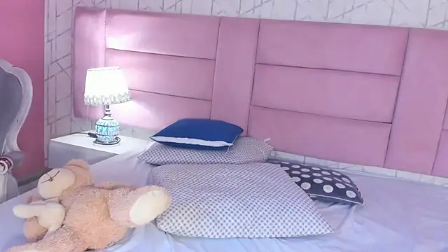 KiikiLovee's cam snapshot