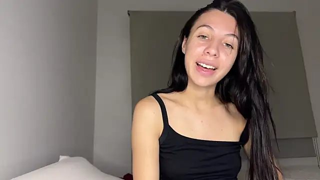 heyitsmia's cam snapshot