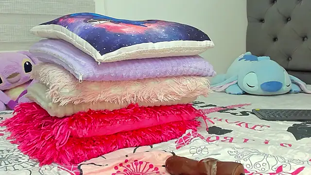 Elizabeth_18_'s cam snapshot