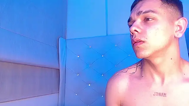 Noah_and_kim69's cam snapshot