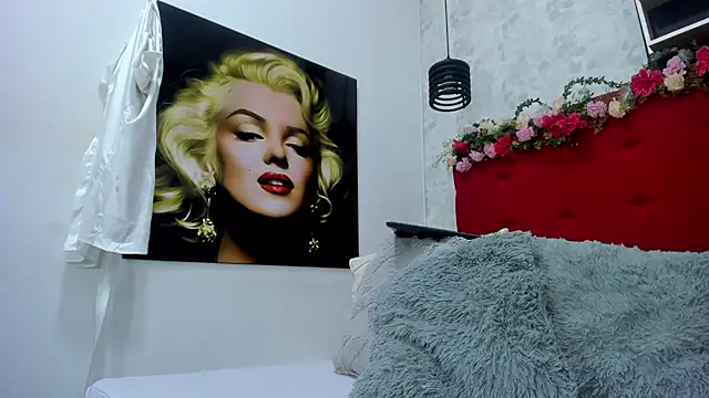 EmillyHarper_'s cam snapshot