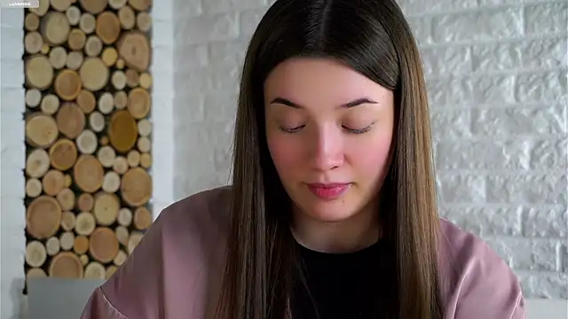 LowOncoming live sex cam