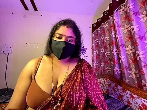 LouleyRanii live sex cam