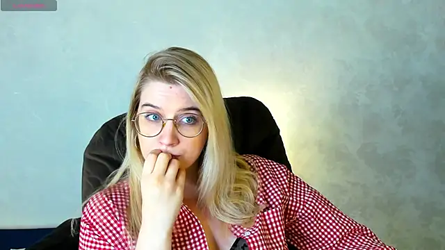 SoftLana's cam snapshot