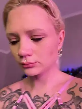 TeaseKitten- live sex cam