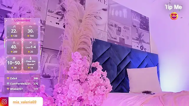 MiaCavallii_ live sex cam