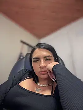 Hilary_pinkk's cam snapshot