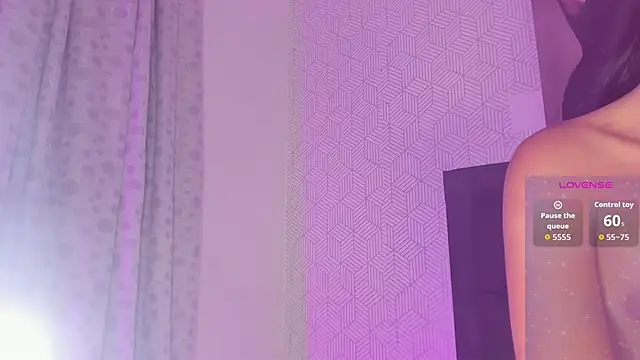 Selena_fox7 live sex cam