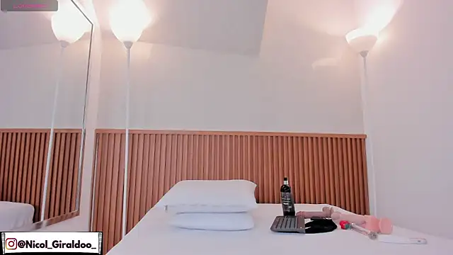 nicol_giraldoo's cam snapshot