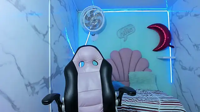 nicol_ross19's cam snapshot