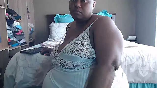 MATUREBUSSTY's cam snapshot